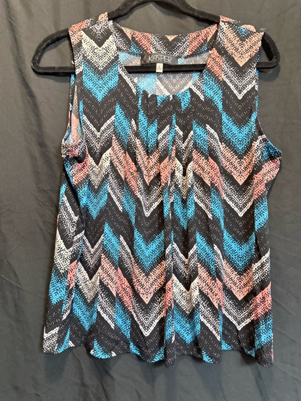 Kasper Sleeveless Chevron Print Tank Top in Black, Blue & Pink
